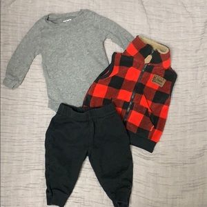⭐️CARTERS matching vest set
